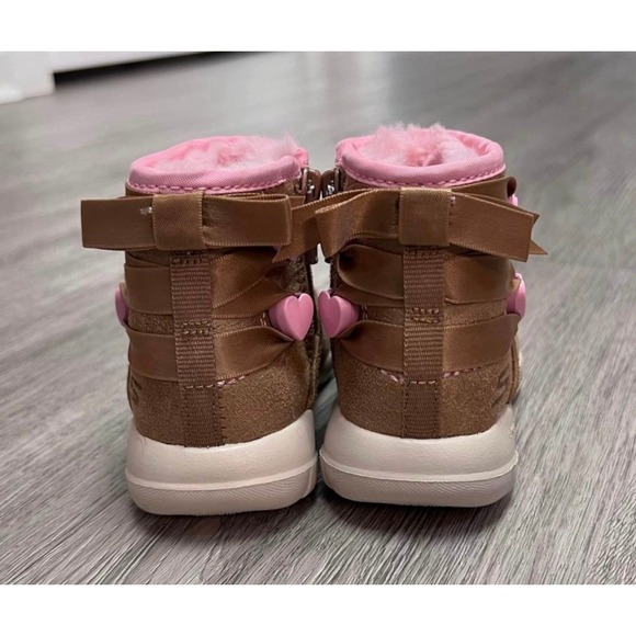 Skechers Suede Fuzzy Boots - Toddler Size 5 - Excellent condition! - Picture 3 of 4